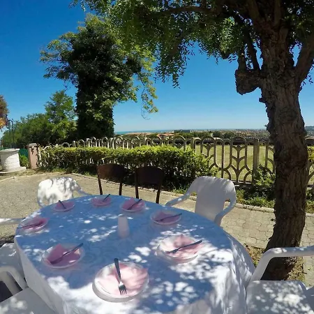 Villino Con Ampio Giardino E Parcheggio Esclusivi *